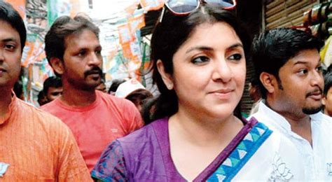 Bjp's locket chatterjee offers prayers at temple as 4th phase polling begins in bengal. Locket Chatterjee Height, Weight, Age, Affairs, Wiki & Facts