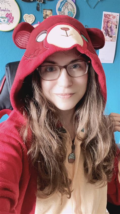 la lionne cosplay 🔜 rincon on twitter going live in twitch in ~30 minutes to give you a sneak