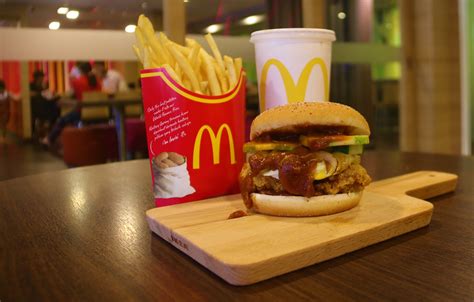 Based on their response, we expect that the nasi lemak burgers in malaysia will sell out in a short period of. McDonald's Brunei brings a twist on traditional with Nasi ...