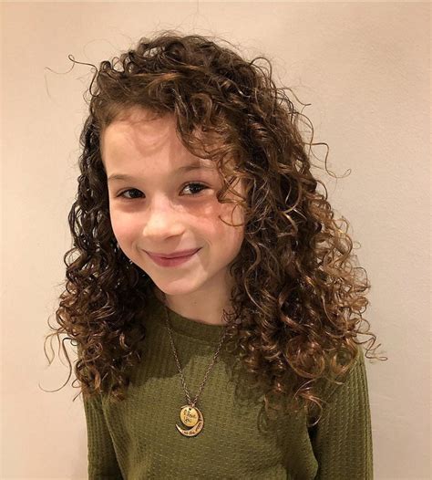 19 cute and easy hairstyles for curly hair girls