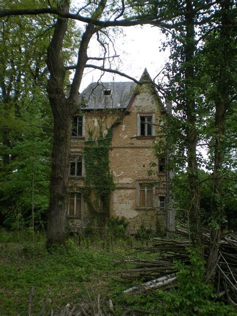 Lost In The Forest Abandoned Mansion In France Os 7681024