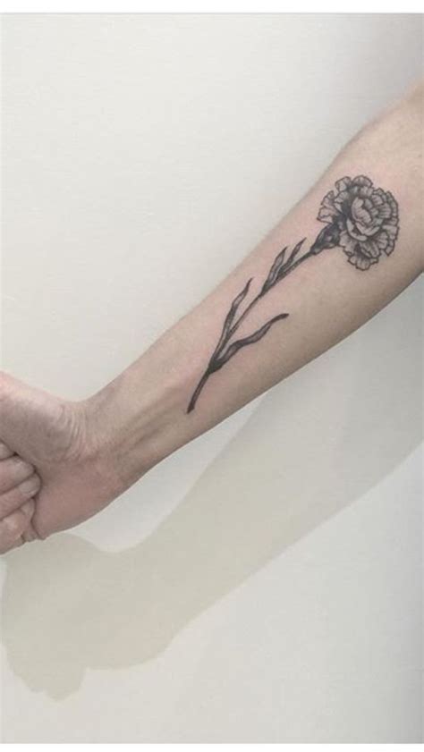 Thus flower designs could also represent a memory, an experience, or simply a love of the floral aesthetic. Super simple carnation | Carnation tattoo, Tattoos ...