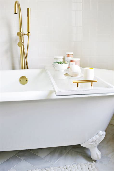 These simple tub trays keep your book, tablet, phone and drink above water so you can enjoy a relaxing soak. Lucite Bathtub Caddy DIY! - A Beautiful Mess