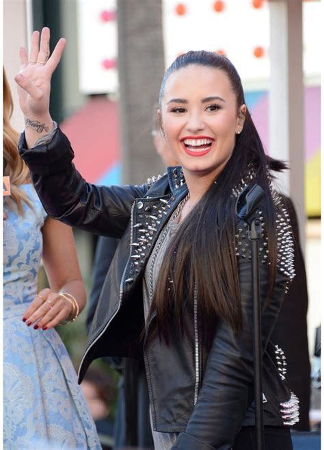 Dancing with the devil demi lovato. Demi Lovato: Hängt sie die Musikkarriere an den Nagel ...