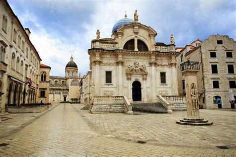 Its population is about 43,000 in 2011. Havenstad Dubrovnik | Zeecruises.com