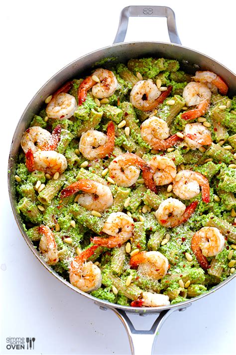 I basically reformed my old chicken alfredo recipe into something yummy and clean eating with protein and vegetables. Shrimp Pasta with Broccoli Peso | Gimme Some Oven