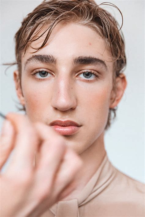 Androgynous Makeup For Everyone Into The Gloss