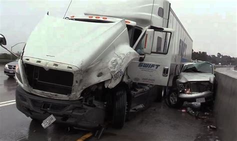 2 Cars Left Sandwiched In Semi Truck Crash Along I 805 Fox 5 San Diego And Kusi News
