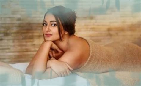 Actress Sonakshi Sinha Trolled For Showing Her Private Assets In Such Dress Live Uttar Pradesh