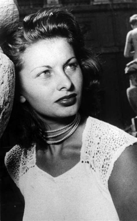 Collection with over 905 high quality images. Young Sophia, 1949 | Sophia loren, Sophia loren photo ...