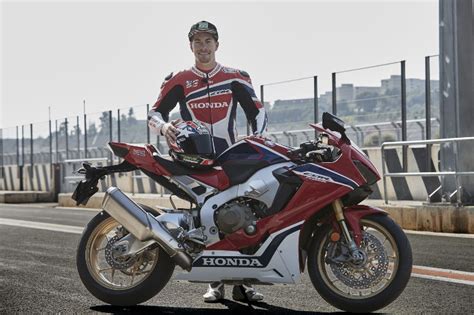 Crashing your bike is an inevitability if you ride long enough. Nicky Hayden succumbs to injuries from bicycle accident ...
