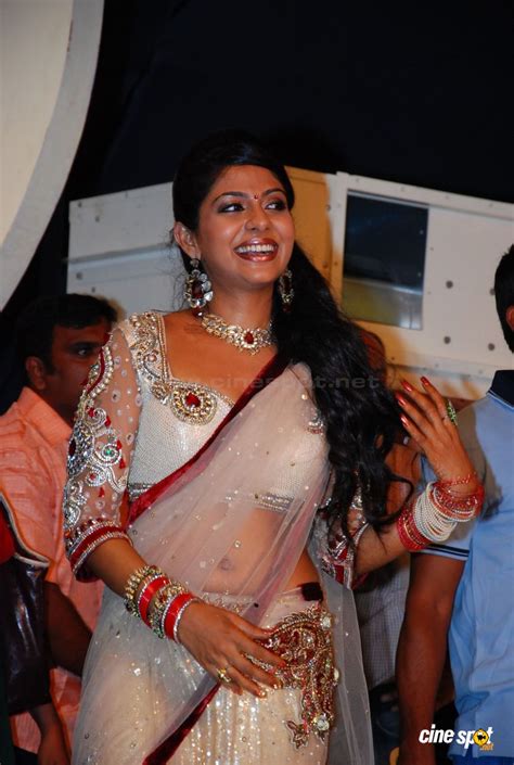 Poornima Indrajith Aka Poornima Mohan Latest Hot Navel Show In Saree Photos