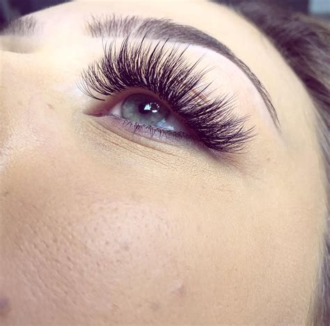 Full Set Volume Lashes 180 Volume Lashes Are A Fan Of 3 4 Lighter Weight Synthetic Lashes