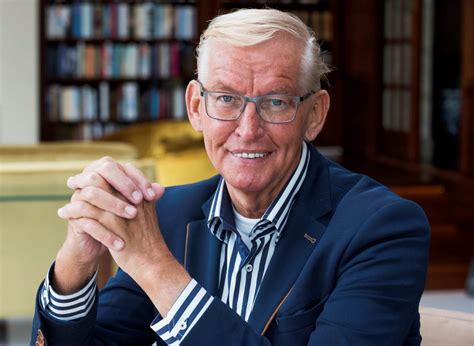 De rijtjeswoningen bij de entree van hun buurt worden mogelijk gesloopt. Alphense presentator Jan van den Bosch krijgt eigen ...