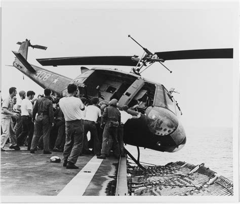 Usn 711644 Evacuation Of South Vietnam 1975