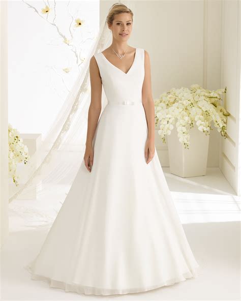 Zusammenfassung unserer besten hochzeitskleider a linie. Elegantes, schlichtes Brautkleid aus Chiffon | Samyra Fashion