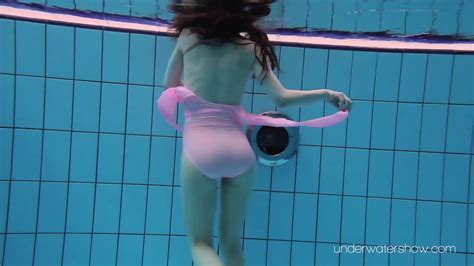Enjoy Roxalana Underwater Naked In Pool