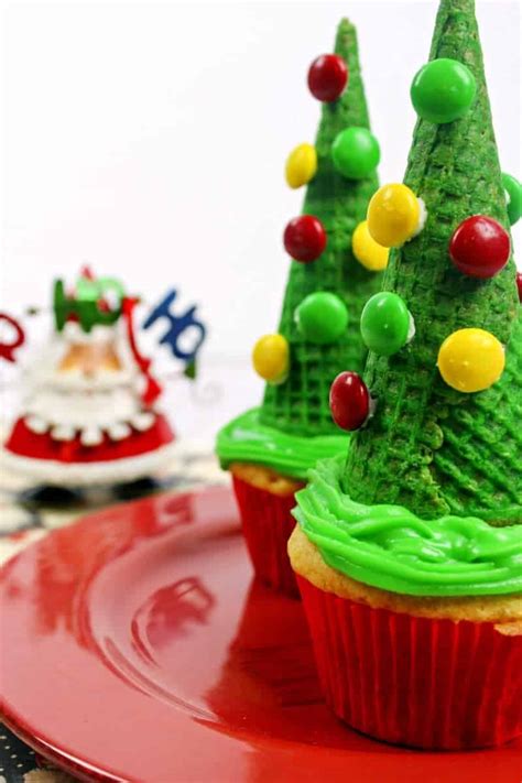 Easy Christmas Tree Cone Cupcakes