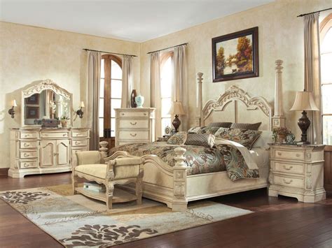 Queen bedroom furniture sets white. CAROLINE-5pcs TRADITIONAL ANTIQUE WHITE QUEEN KING POSTER ...