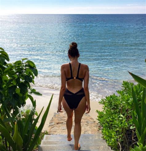 Ricki Lee Coulter Flashes Her Bum In Sexy Swimsuit On Instagram Daily Mail Online