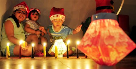 Este día marca el comienzo de las fiestas de navidad en el país. Velitas encendidas como luces de esperanza en Navidad ...