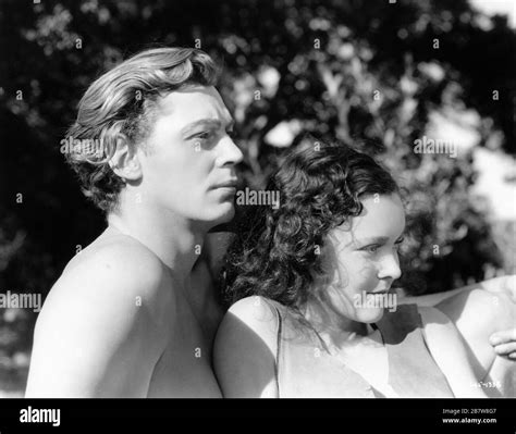Johnny Weissmuller Como Tarzan Y Maureen Osullivan Como Jane Parker En Tarzan Y Su CompaÑero