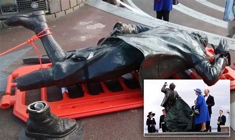 Eric Morecambe Statue Has Leg Sawn Off As Police Foil Attempted Theft Daily Mail Online