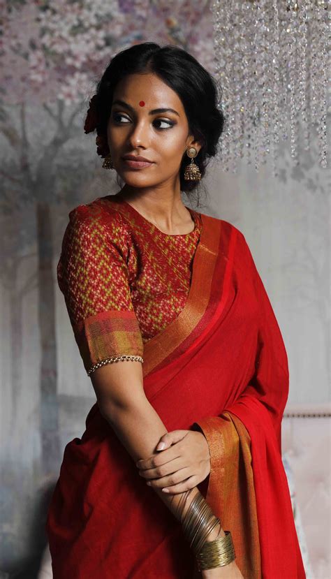 Pin By Fashion Marketlk On The Contemporary Culturist Saree Photoshoot Elegant Saree Indian