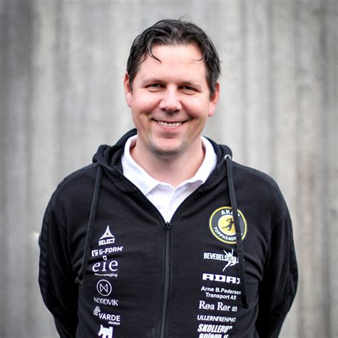 Nyheter om håndballspiller fra den norske pressen. Håndballspiller har intervjuet Henrik » Aker