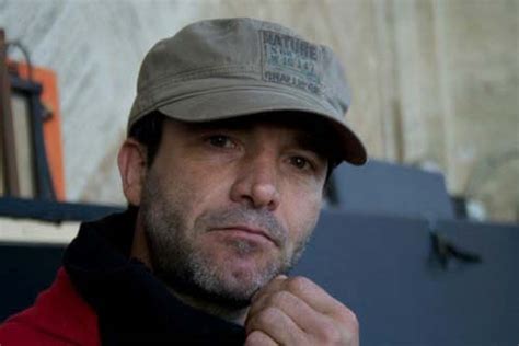 Victor rebengiuc (născut la 10 februarie 1933 în bucurești), este un actor român cu o contribuție importantă la. Costel Cascaval sare la gatul lui Victor Rebengiuc ...