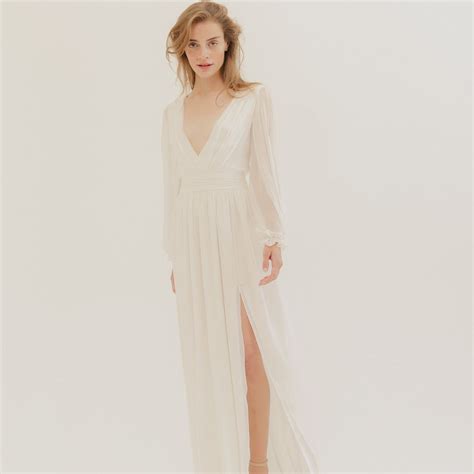 Beach Wedding Dresses Perfect For A Seaside Ceremony
