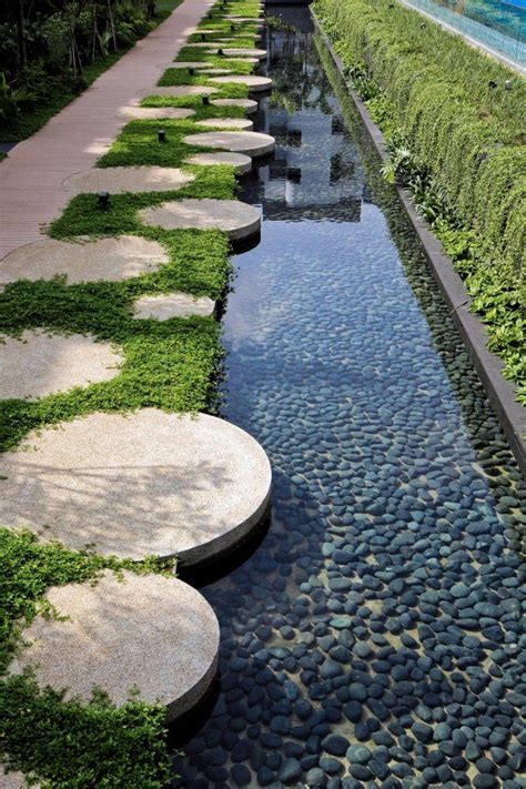 Water features give a picturesque backdrop for photography, and give a cool, refreshing element to the landscape. water feature on pathway | http://lomets.com