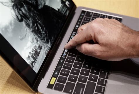 Apple Just Released Its New Macbook With The Most Terrifying Privacy