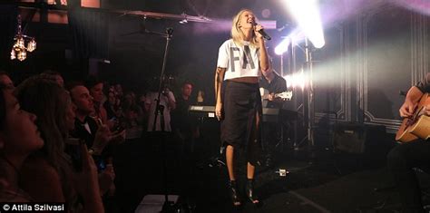Ellie Goulding Flashes Svelte Legs As She Performs At Private Sydney Gig Daily Mail Online