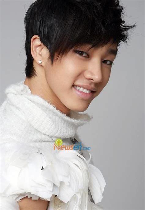 He made his stage debut as a solo singer with the stage name of 'aj'. Korean Lyrics Love Miko: Album Photo Lee gi kwang B2ST