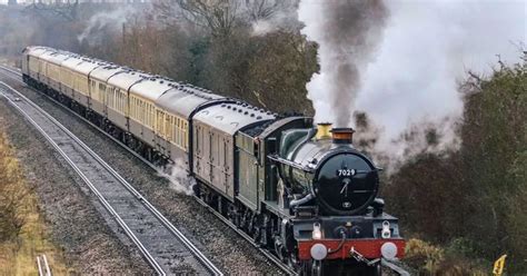 Stunning Pictures Show Vintage Steam Train Passing Through Burton