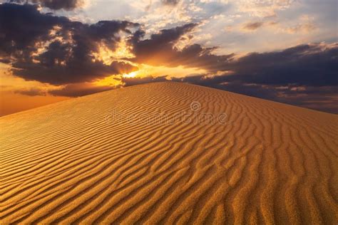 Sunset Over The Sand Dunes In The Desert Stock Image Image Of Cloud