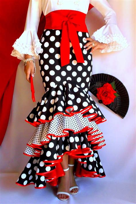 Faldas Blusas Y Trajes Camperos Lolaylo Trajes De Flamenca Y Faldas De Sevillana Faldas