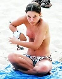 Natalie Portman Topless Nude Beach Photos Remastered My XXX Hot Girl