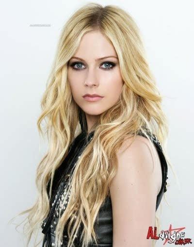 Fashion Girls Avril Lavigne Is Obsessed With Black Eyeliner