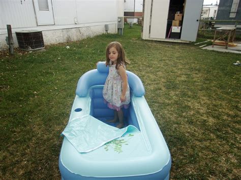 A comfortable and portable bathtub. Adventures of an Asatru Mom: Inflatable Spa