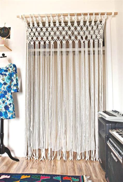 The macramé tutorial only uses four types of. 33 Beginner DIY Macrame Craft & Project Ideas That are ...