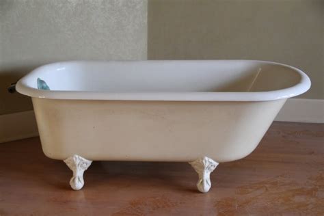 Clawfoot tubs provide a highly comfortable bathing experience. Used Clawfoot Tub - Bathtub Designs