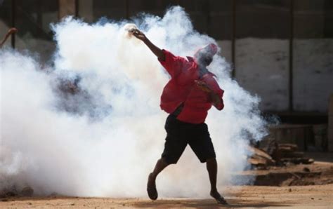 Zimbabwe Police Fire Tear Gas Beat Anti Mugabe Marchers Breitbart