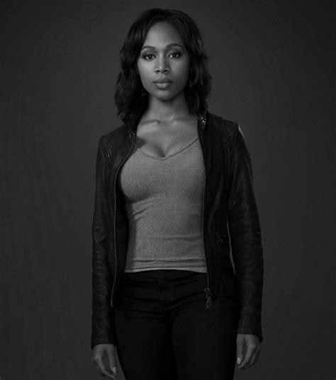 Nicole Beharie Woman Sh Everyday — Shollowsource Abbie In Bandw Pretty Girl Rock Woman