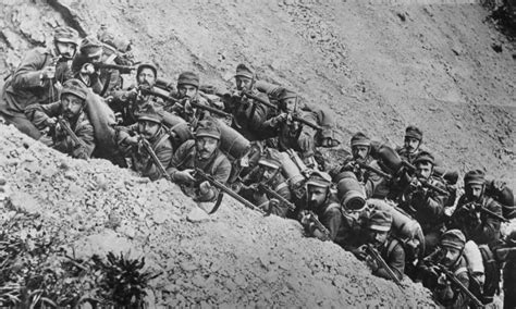 Gli accordi del 1915 non prevedevano il suo passaggio sotto la sovranità del regno sabaudo dopo la fine della prima guerra mondiale. 24 maggio 1915, l'Italia nella prima guerra mondiale ...