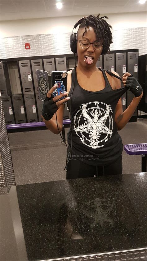 We Call Goths Who Go To The Gym Gymbats Instead Of Gymrats 🏋🏾‍♀️🦇 R