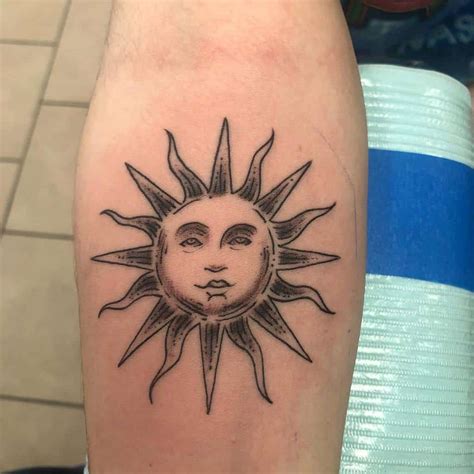 However, that is simply not the case, as a talented artist should be able to do the style on a smaller scale. Top 67+ Best Simple Sun Tattoo Ideas - [2021 Inspiration ...