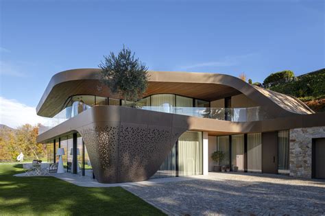 Organic Architecture For A House Along The Famous Wine Route Thus
