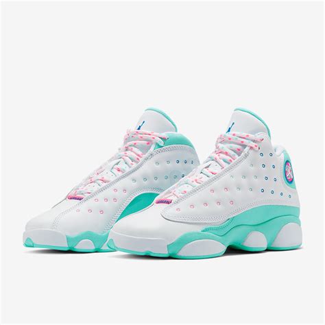 Jordans for girls shoes are not only great in style and looks, but they also lend extreme comfort to the wearer. Girls Shoes - Air Jordan Retro 13 Gs - White - Trainers